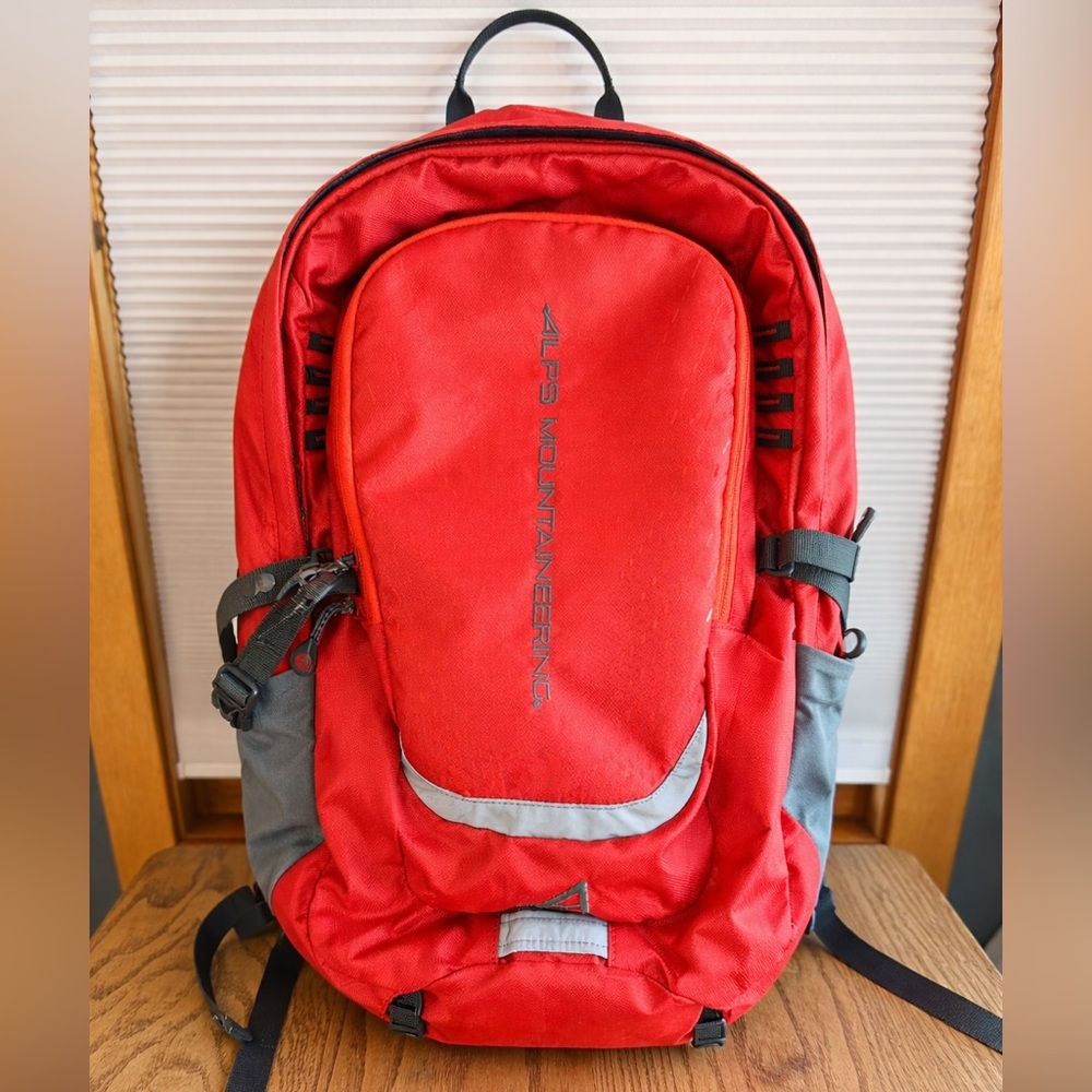 ALPS Mountaineering Hiking Backpack | Hydration-Compatible | Great Condition